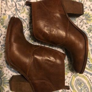 EUC Lucky brand brown leather heeled ankle boots